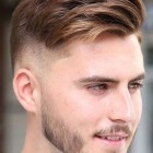 Stílusos férfi frizurák 2023