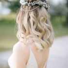 Frizurák esküvői 2021 hosszú haj