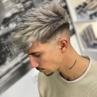 Divat férfi frizurák 2021 ifjúsági