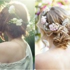 Esküvői frizurák virágokkal a hajadban