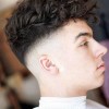 Divatos ifjúsági férfi frizurák 2022