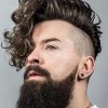 Divatos férfi frizurák nyár 2022