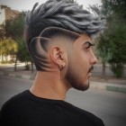 Modern férfi frizurák 2022