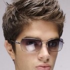 Rövid ifjúsági férfi frizurák