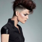 Rövid női hajvágás 2021 Borotvált oldal