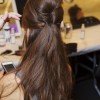 Hogyan formázzuk a hosszú hajat a munkához
