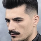 Divatos férfi frizurák görbékkel